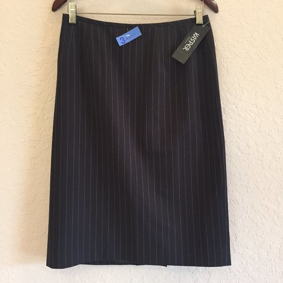 Kasper 2 pc Black Pinstripe Skirt Suit Sz 8 - Picture 5 of 9